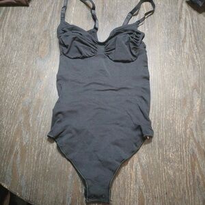 Skims Black 2X Seamless Sculpting Bodysuit Thong (Worn Once) Plus Size Shapewear